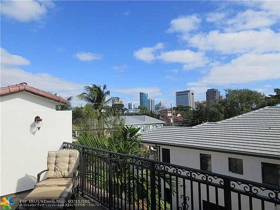 2nd image of 601 SW 10th St #1