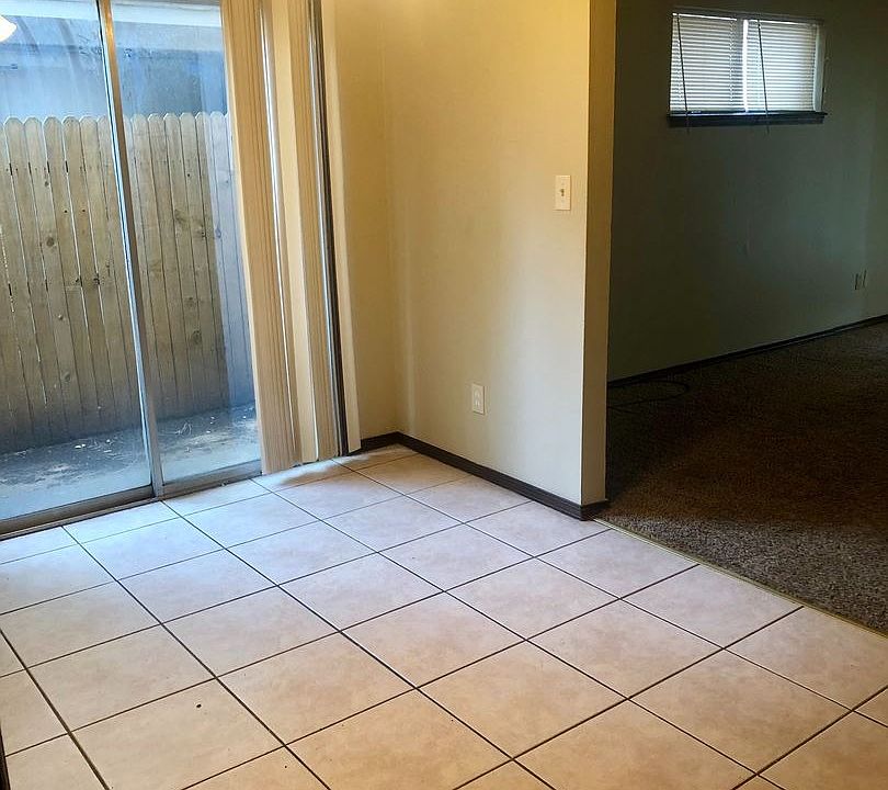 1st image of 909-911 SW 97th St