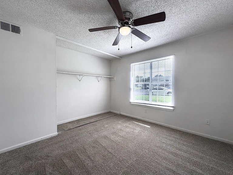 713 S Parker Dr — Photo 6