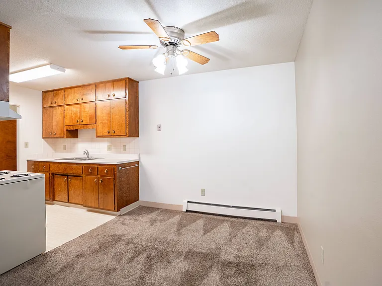 Fargo, ND Islander Apartments | 11A | Dining