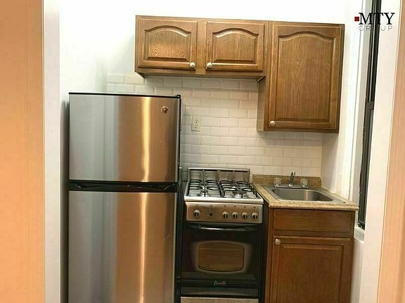 5th image of 155 E 52nd St APT 8A