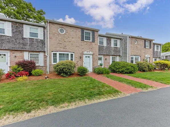 8 Louisburg Sq #8, Centerville, MA 02632