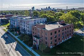 401 W Bancroft St #402