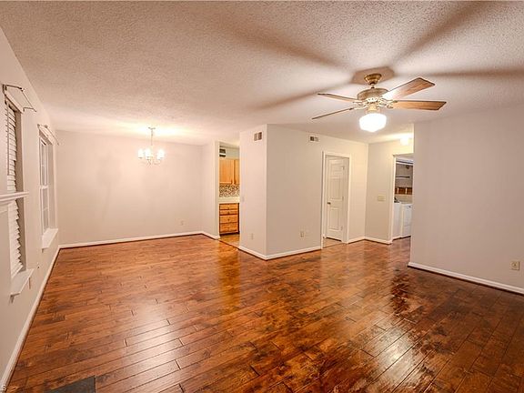 4th image of 11 Meadowood Glen Way APT B