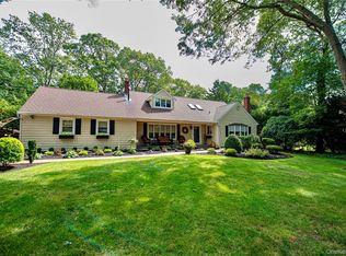 121 Hobson Ave, Saint James, NY 11780
