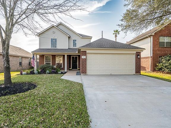 A charming 2-story traditional style home with great curb appeal!