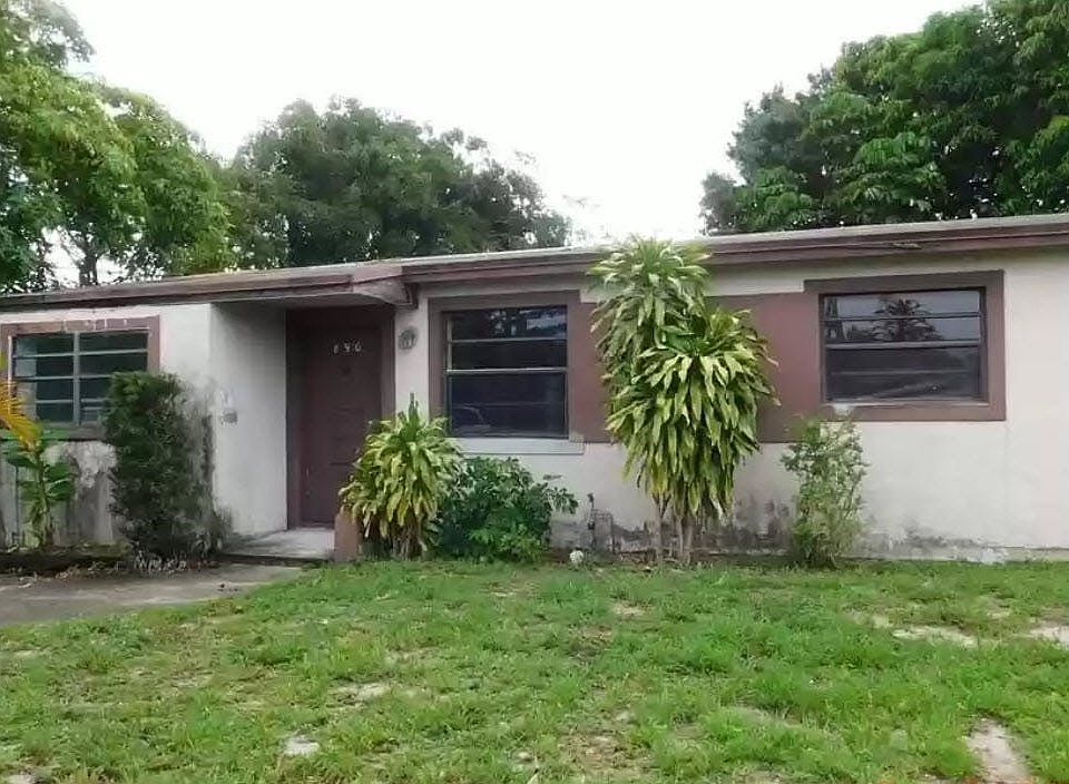 2nd image of 890 NW 34th Way