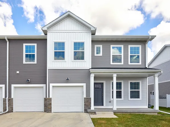 9683 Crestview Dr, West Des Moines, IA 50266