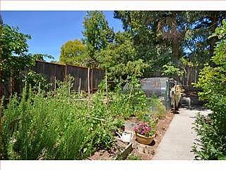 2nd image of 215 Bobs Ln