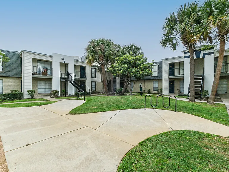 Galleria Flats Apartments — Photo 6