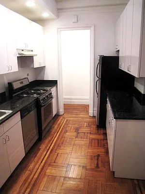 Rented by City Connections Realty | media 3