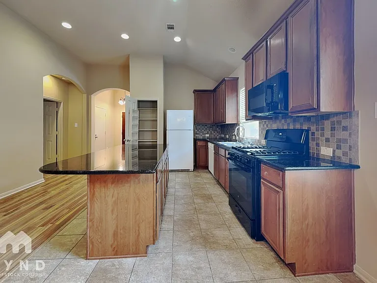 1411 Cameron Park Ln — Photo 4