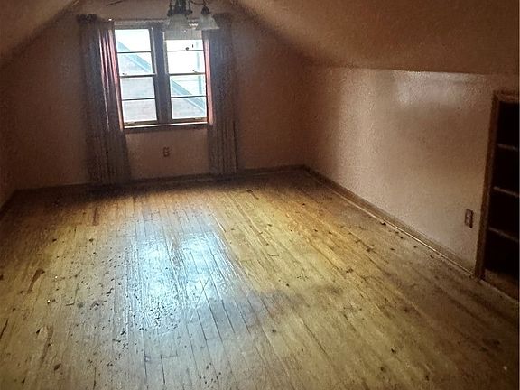 5th image of 23020 Tracy Ave