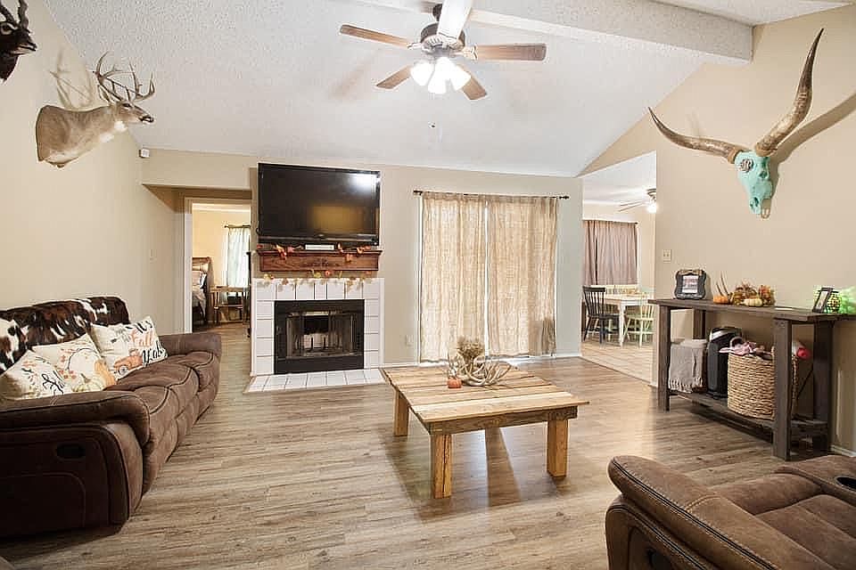 1st image of 2613 Regent Blvd