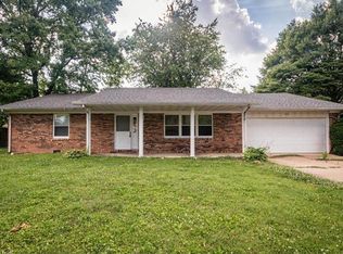 213 Woodridge Dr, Swansea, IL
