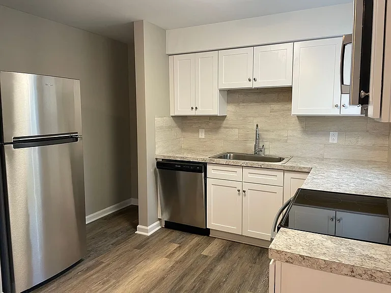 2335 Carmine St — Photo 11