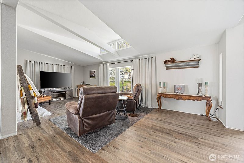 5th image of 66 Lakeview Way