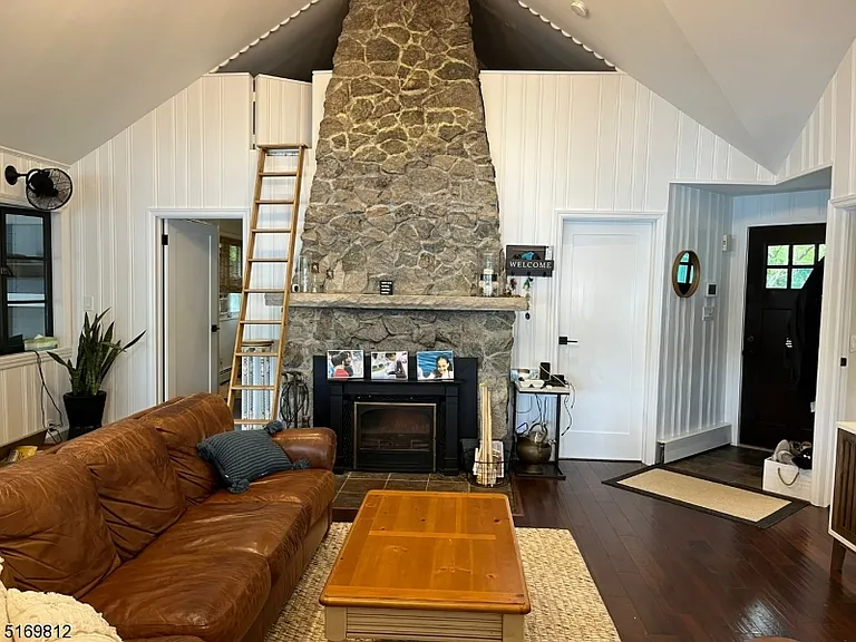 600 Warwick Tpke — Photo 9