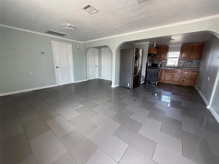 13809 Hershe St #B — Photo 3