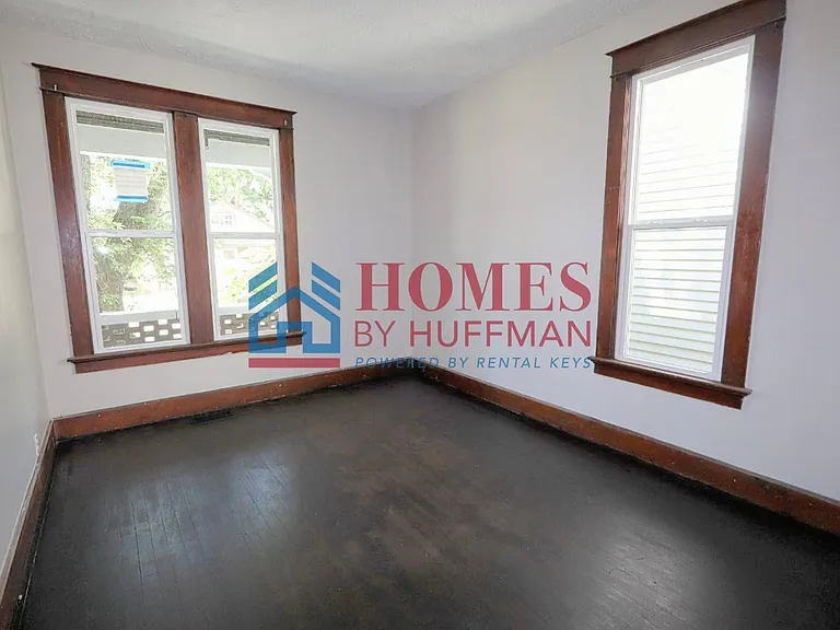 610 E Gum St — Photo 12