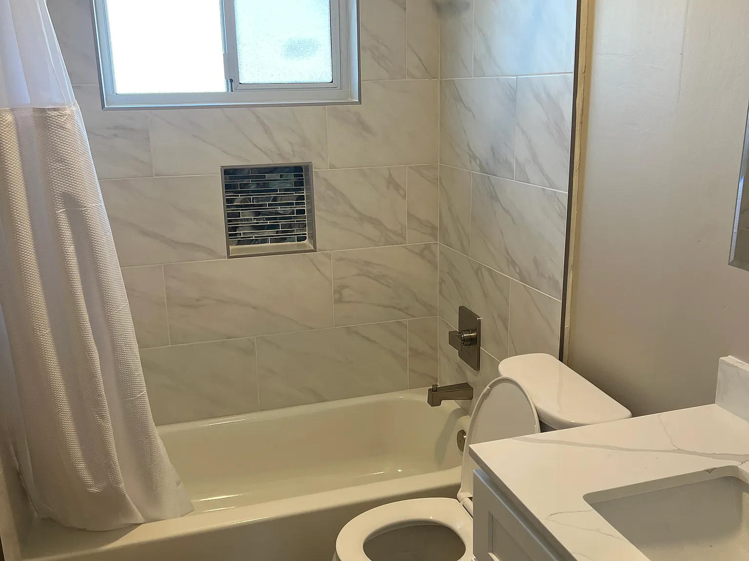 2 bed, 925 sqft, $2,450 — Photo 3
