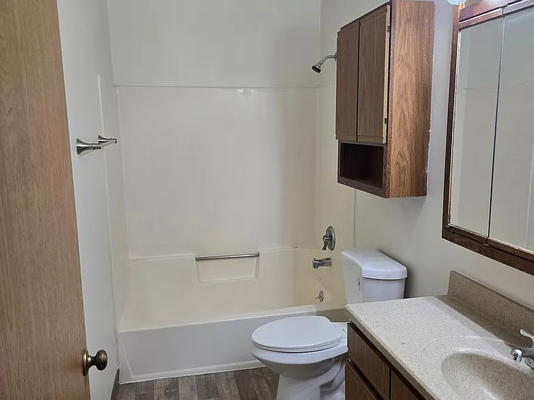 S69W15132 Cornell Cir — Photo 6