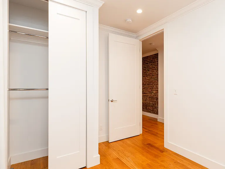 260 Washington Ave #B5 — Photo 8