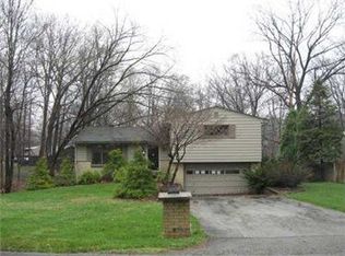 208 Woodland Dr, New Castle, PA