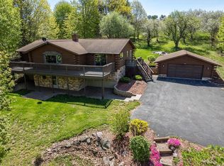 S3934 Breezy Hill Rd, Baraboo, WI 53913