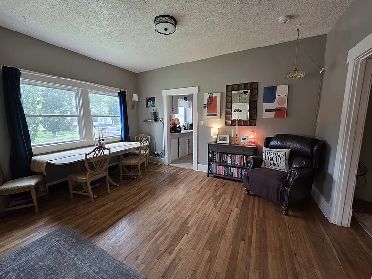 2301 Holdrege St — Photo 3