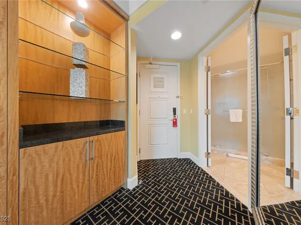 2000 N Fashion Show Dr Unit 2704, Paradise Town, NV 89109