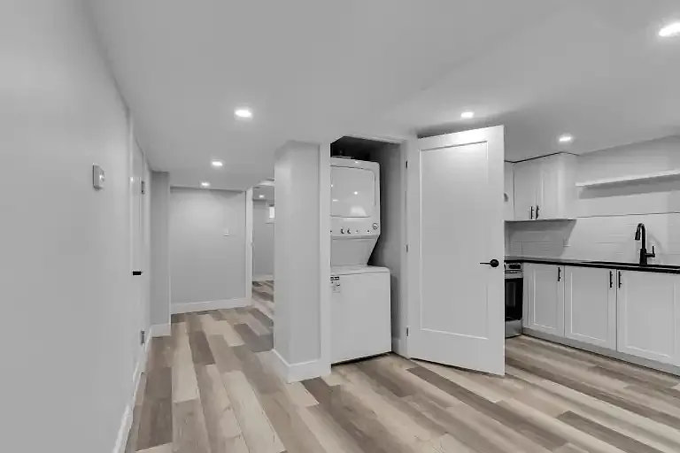 180 Morenz Cres #2 — Photo 8