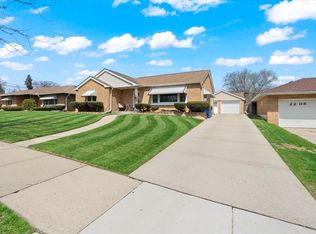 2212 8th Pkwy, Waukegan, IL 60085