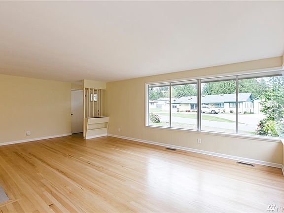 3rd image of 1528 Kitsap Dr