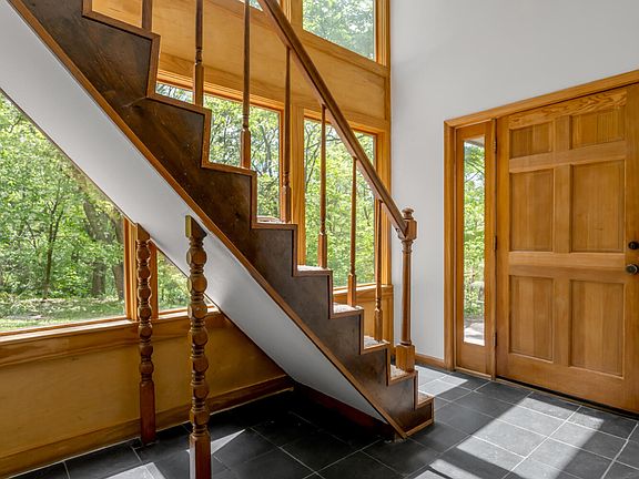 4th image of 3010 River Cir