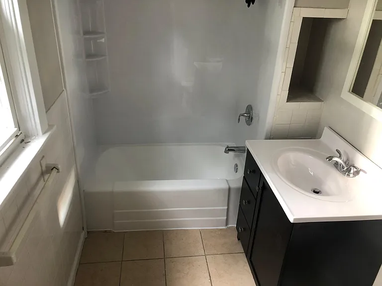 1103 Burnett Ave — Photo 2