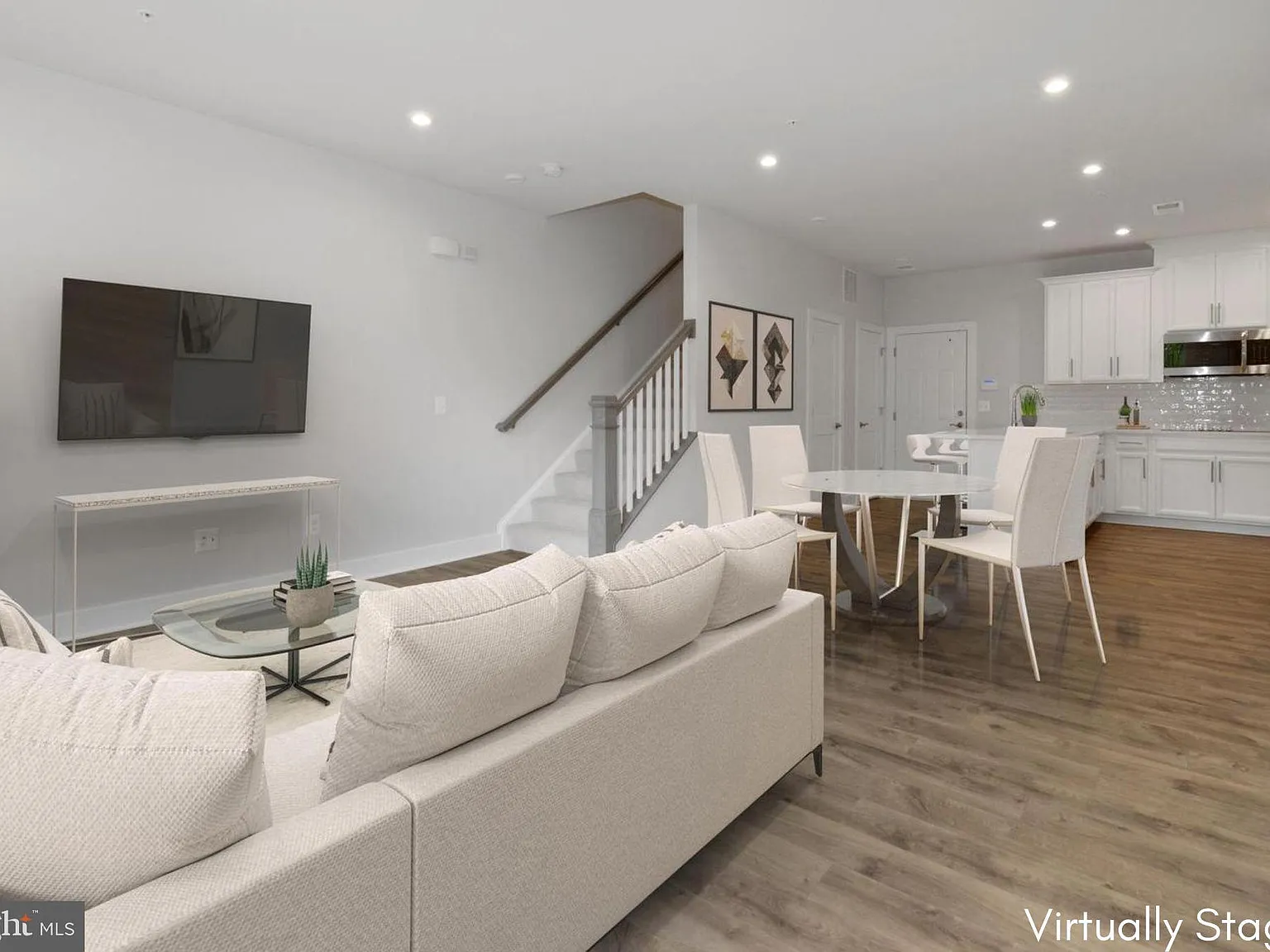 3 bed, 2.5 bath, 1608 sqft, $3,400 — Photo 4