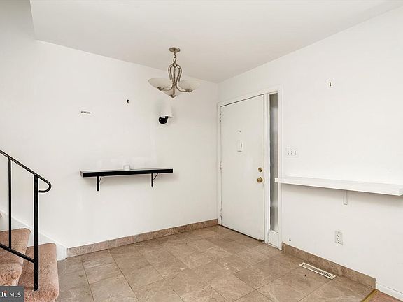 3rd image of 460 Fairfield Rd