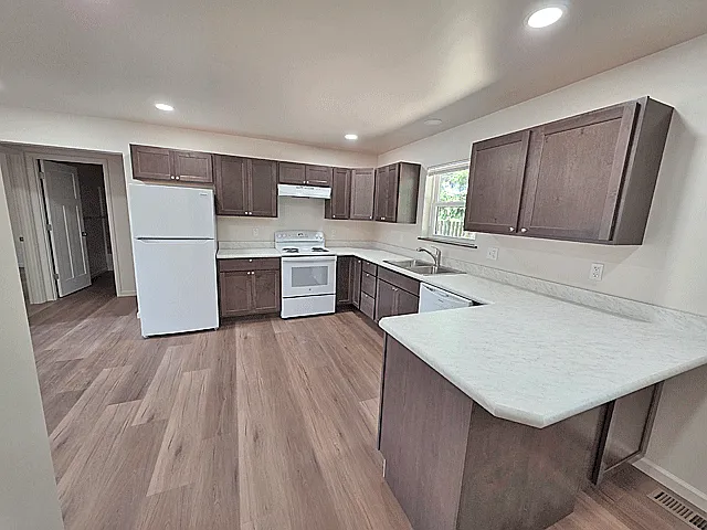 2 bed, $1,350 — Photo 4