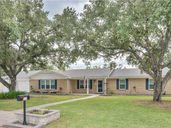 606 Wilson St, Edna, TX 77957