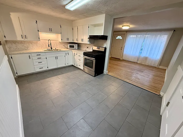 19 W Valley Dr — Photo 5