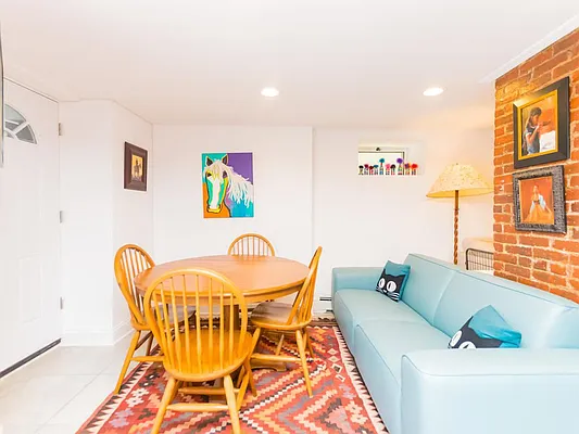 Rented by Re/Max In The City | media 16