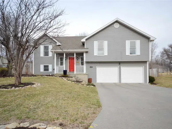 2112 Sunflower Ct, Junction City, KS 66441