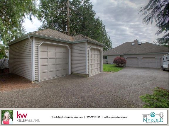 4th image of 4916 197th Ave E