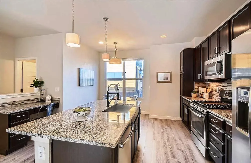 2 bed, 1242 sqft, $2,500 — Photo 3