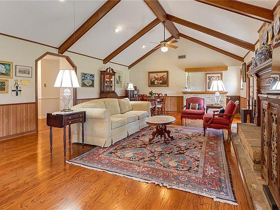 4th image of 3916 Avenue Bonne Terre