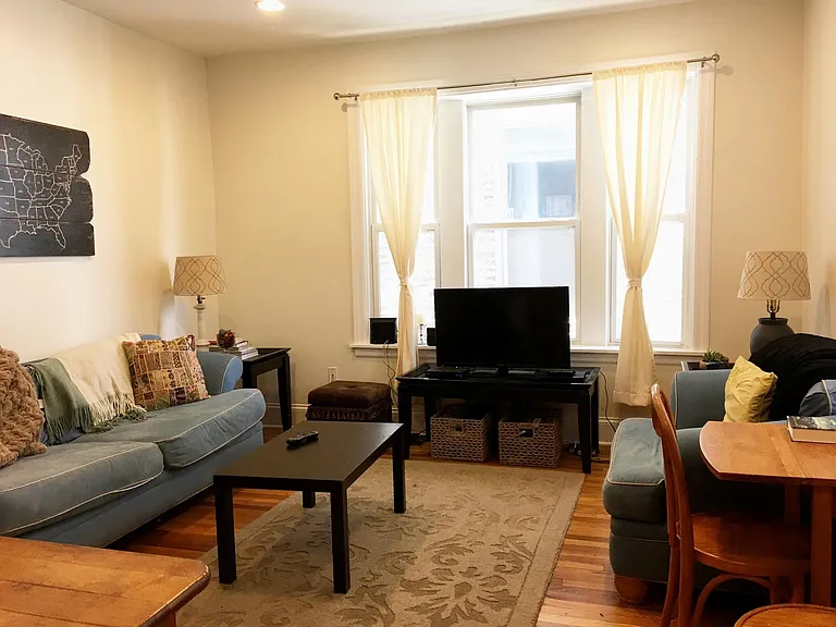 1032 W George St #2 — Photo 3