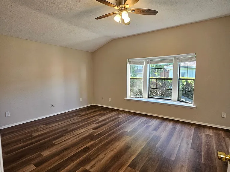 213 Melinda Dr — Photo 25