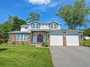 20 Plantation Dr, Cumberland, RI 02864