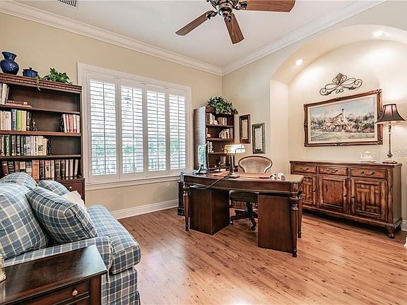 3rd image of 930 Lake Charles Cir